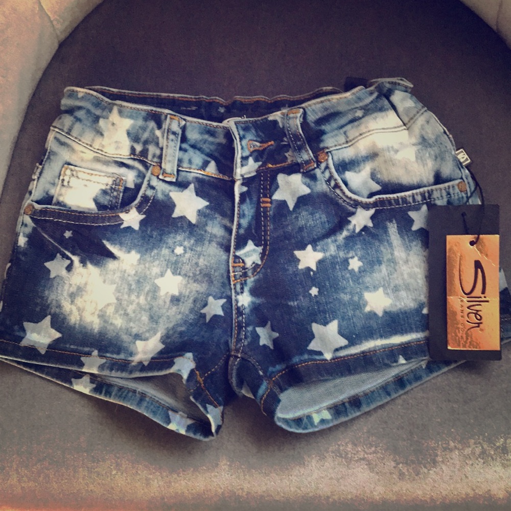 I’m selling a shorts from the brand silver jeans